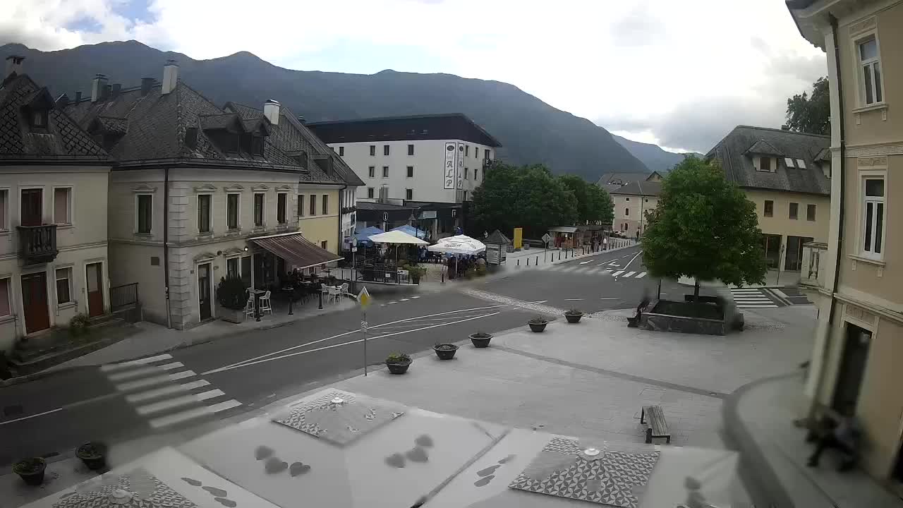 Piazza centrale a Plezzo
