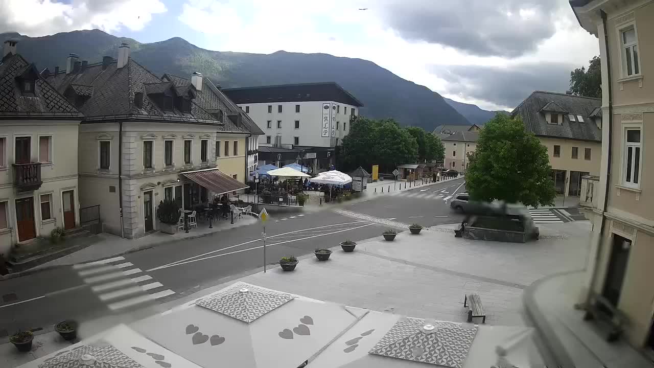 Piazza centrale a Plezzo