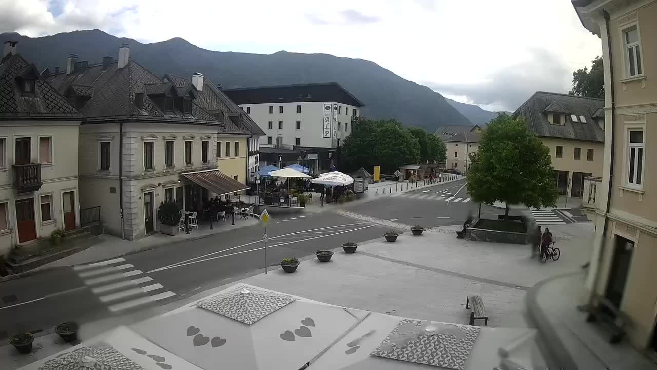 Piazza centrale a Plezzo