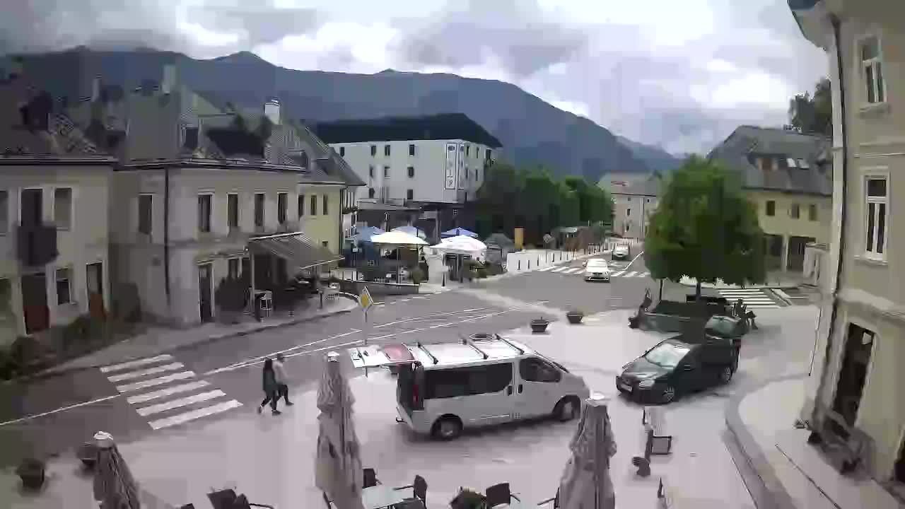 Piazza centrale a Plezzo