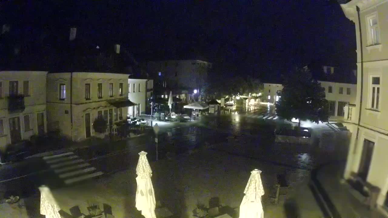 Piazza centrale a Plezzo