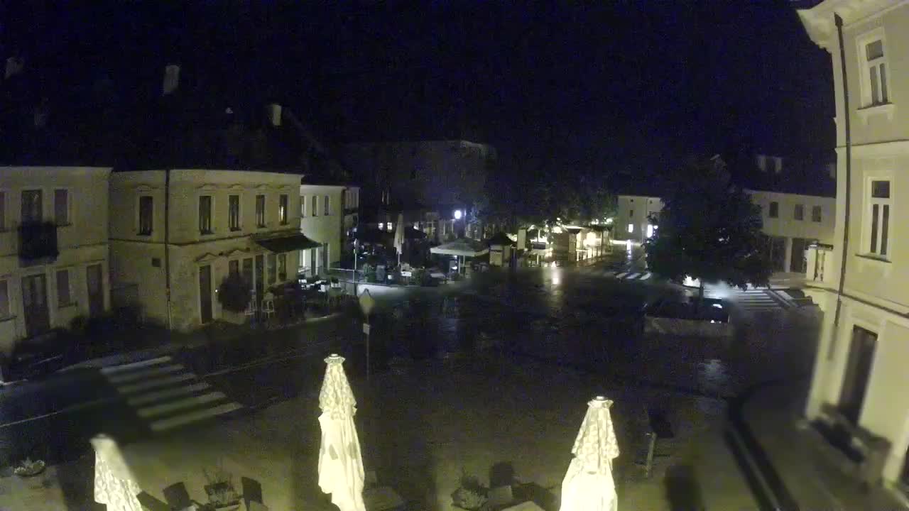 Piazza centrale a Plezzo