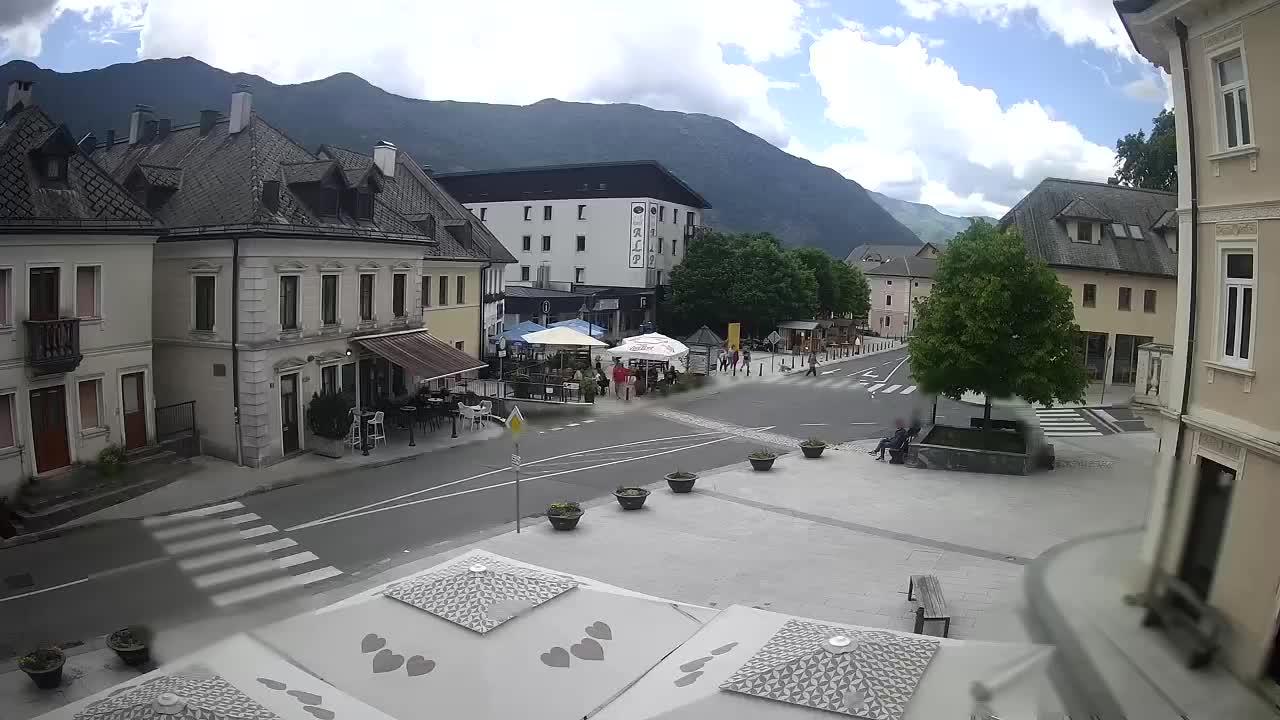 Piazza centrale a Plezzo