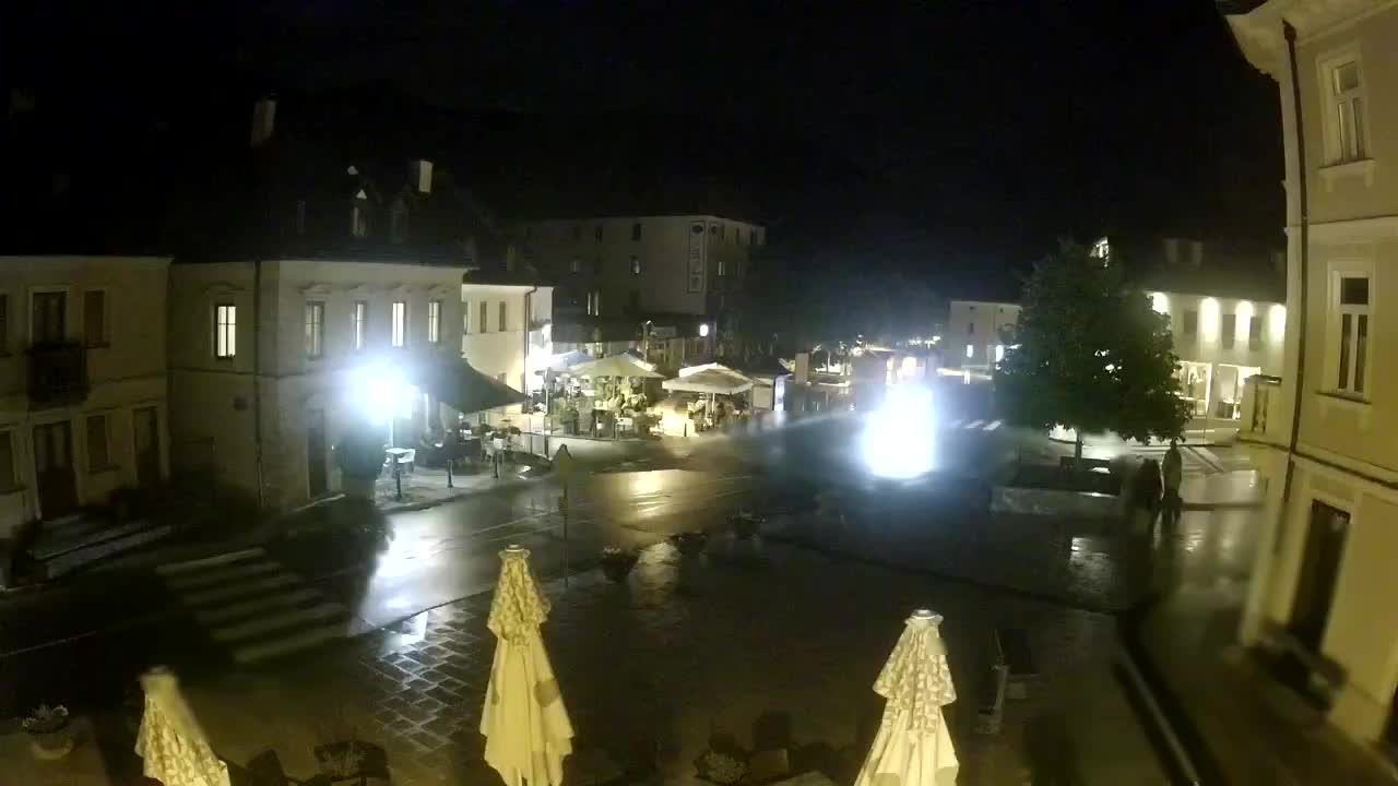 Piazza centrale a Plezzo