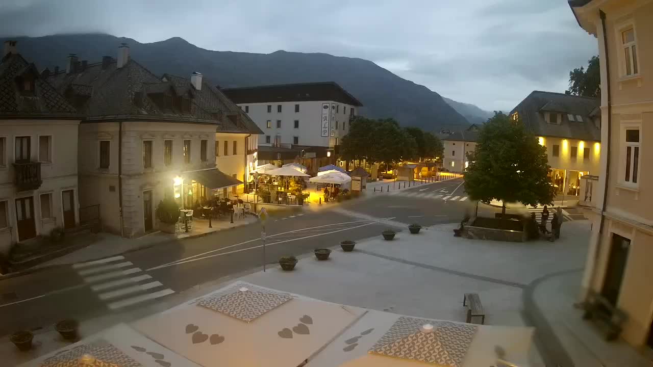 Piazza centrale a Plezzo
