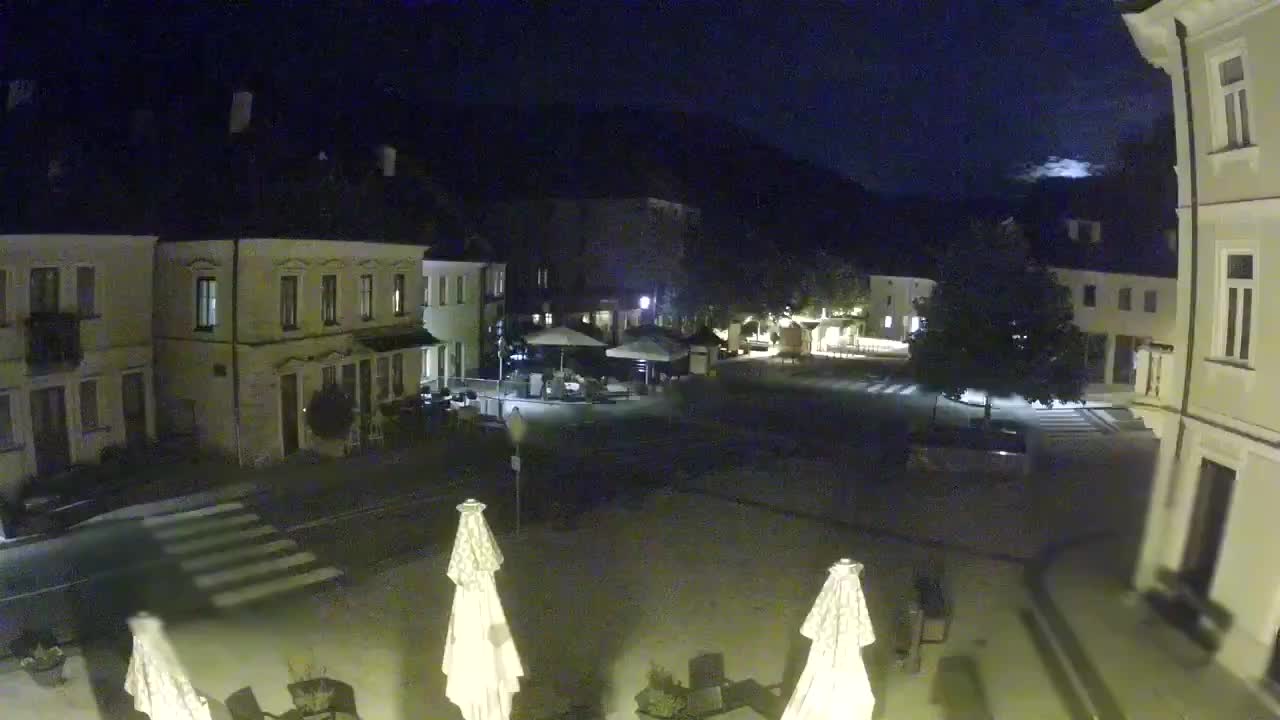 Piazza centrale a Plezzo