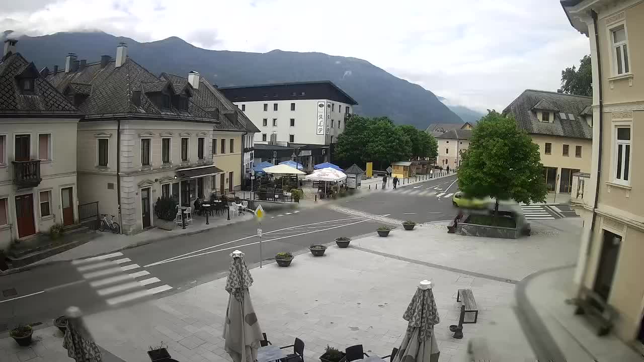 Piazza centrale a Plezzo
