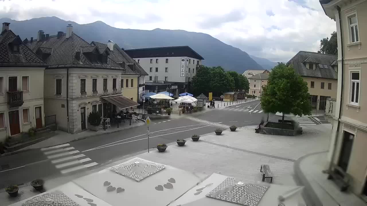 Piazza centrale a Plezzo