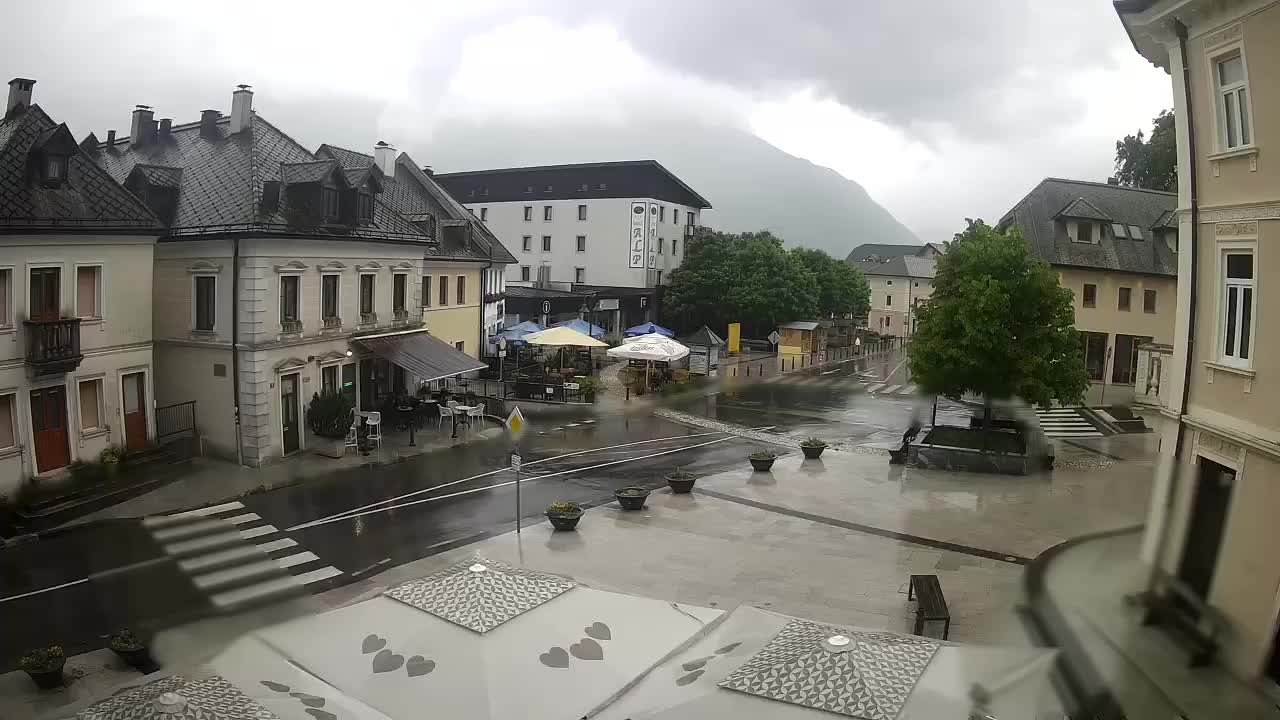 Piazza centrale a Plezzo