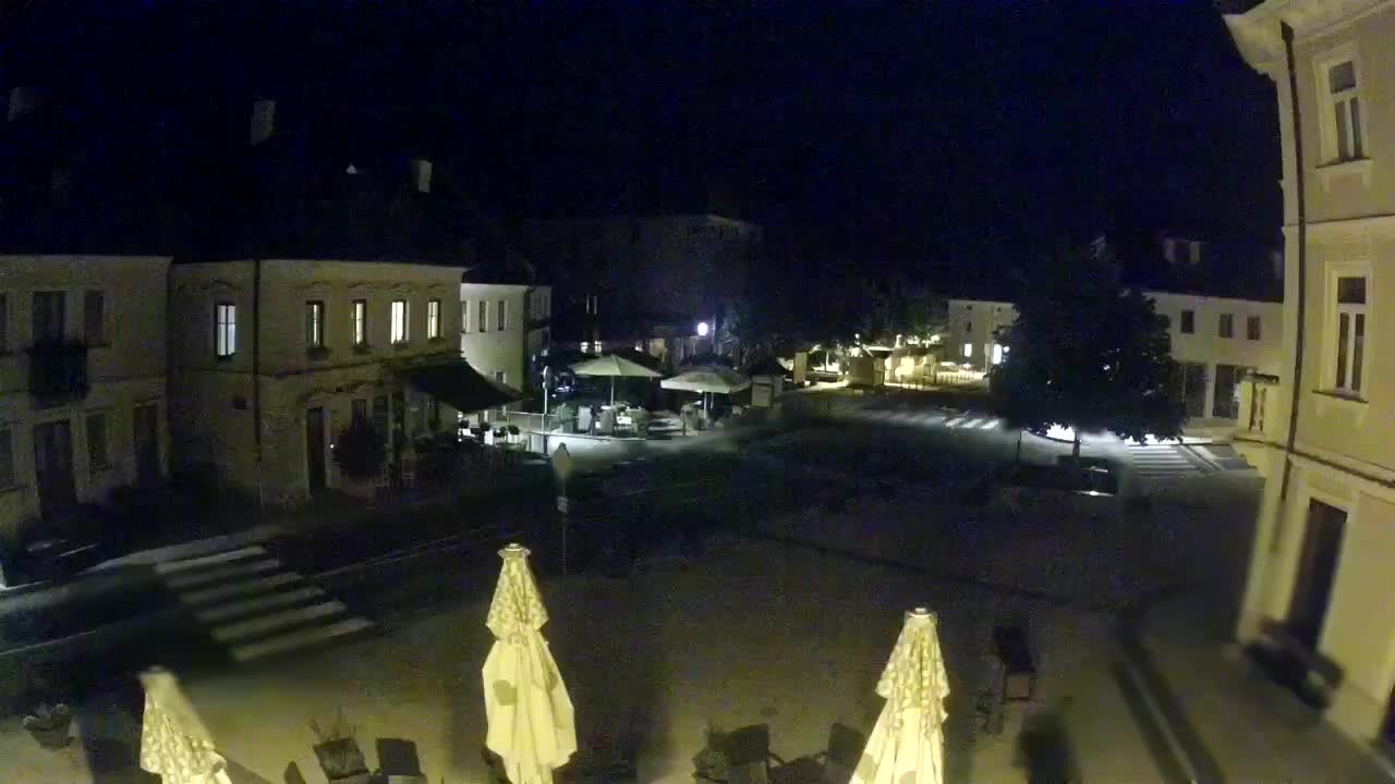 Piazza centrale a Plezzo