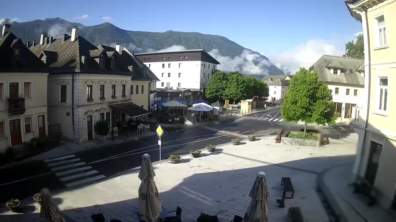 Piazza centrale a Plezzo