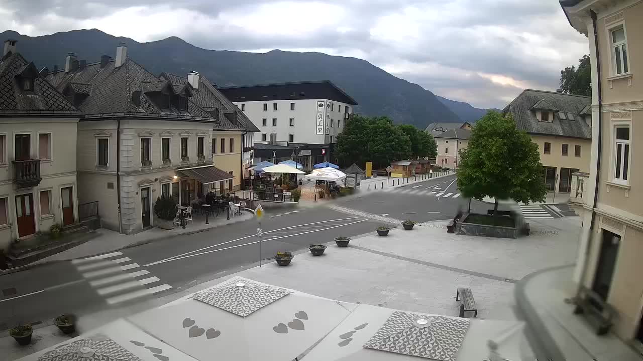 Piazza centrale a Plezzo