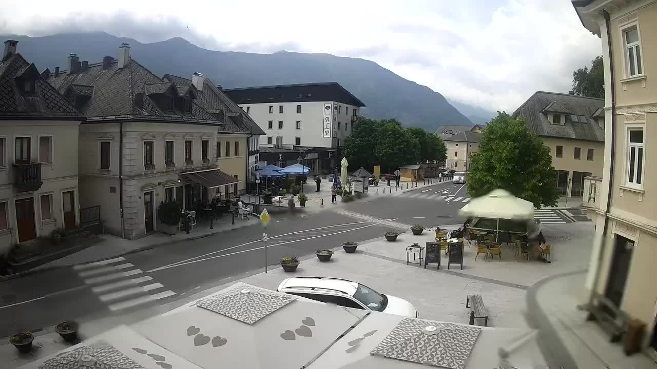 Piazza centrale a Plezzo