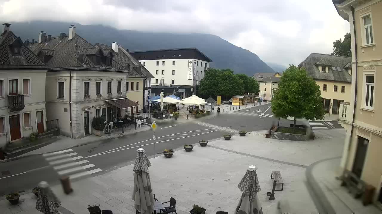 Piazza centrale a Plezzo