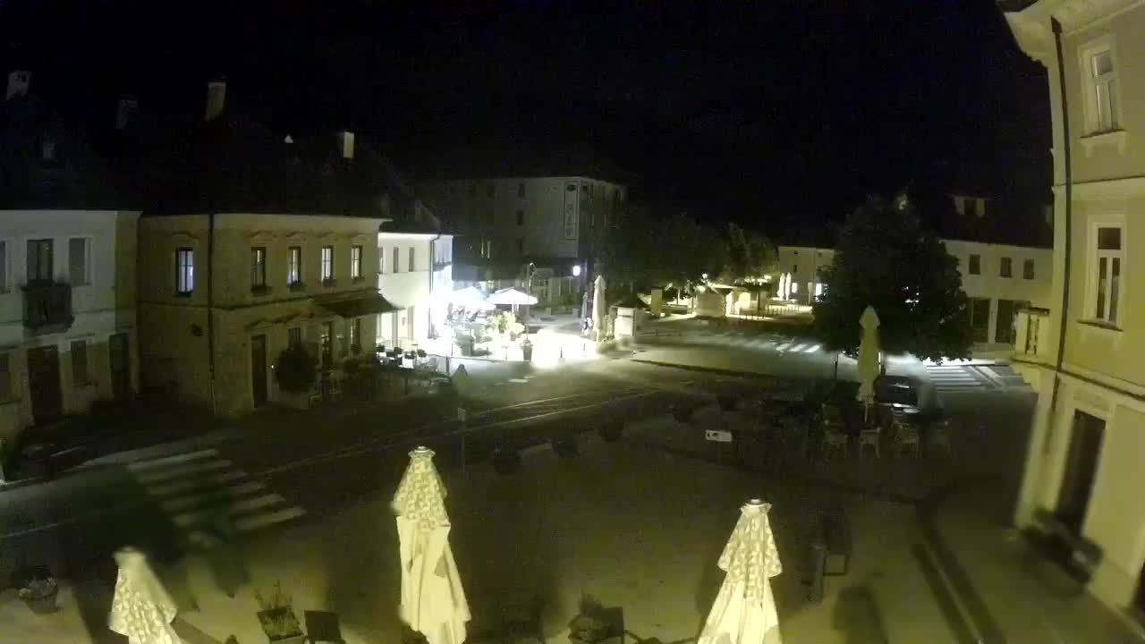 Piazza centrale a Plezzo
