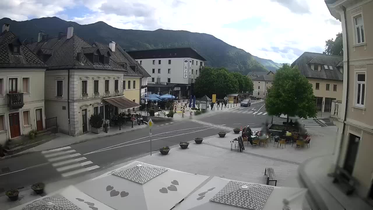 Piazza centrale a Plezzo