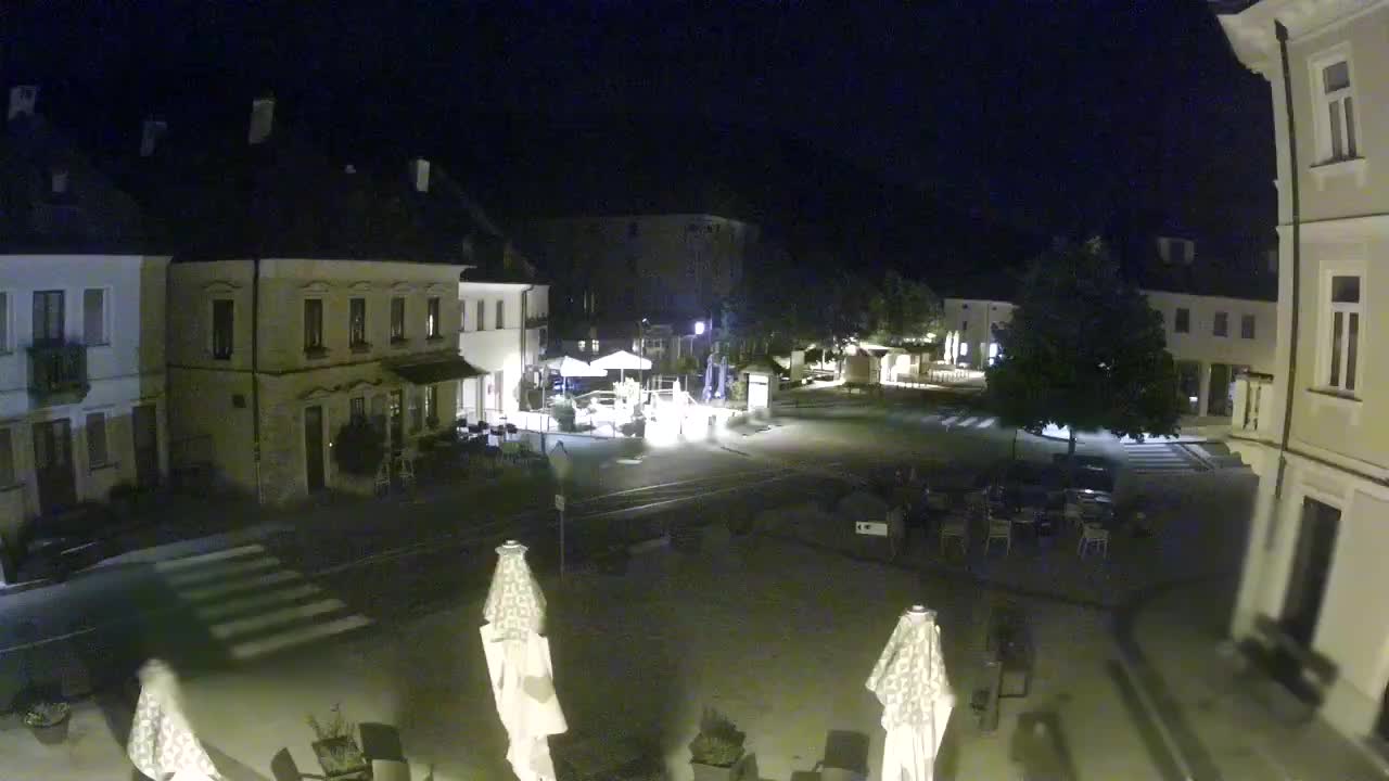 Piazza centrale a Plezzo