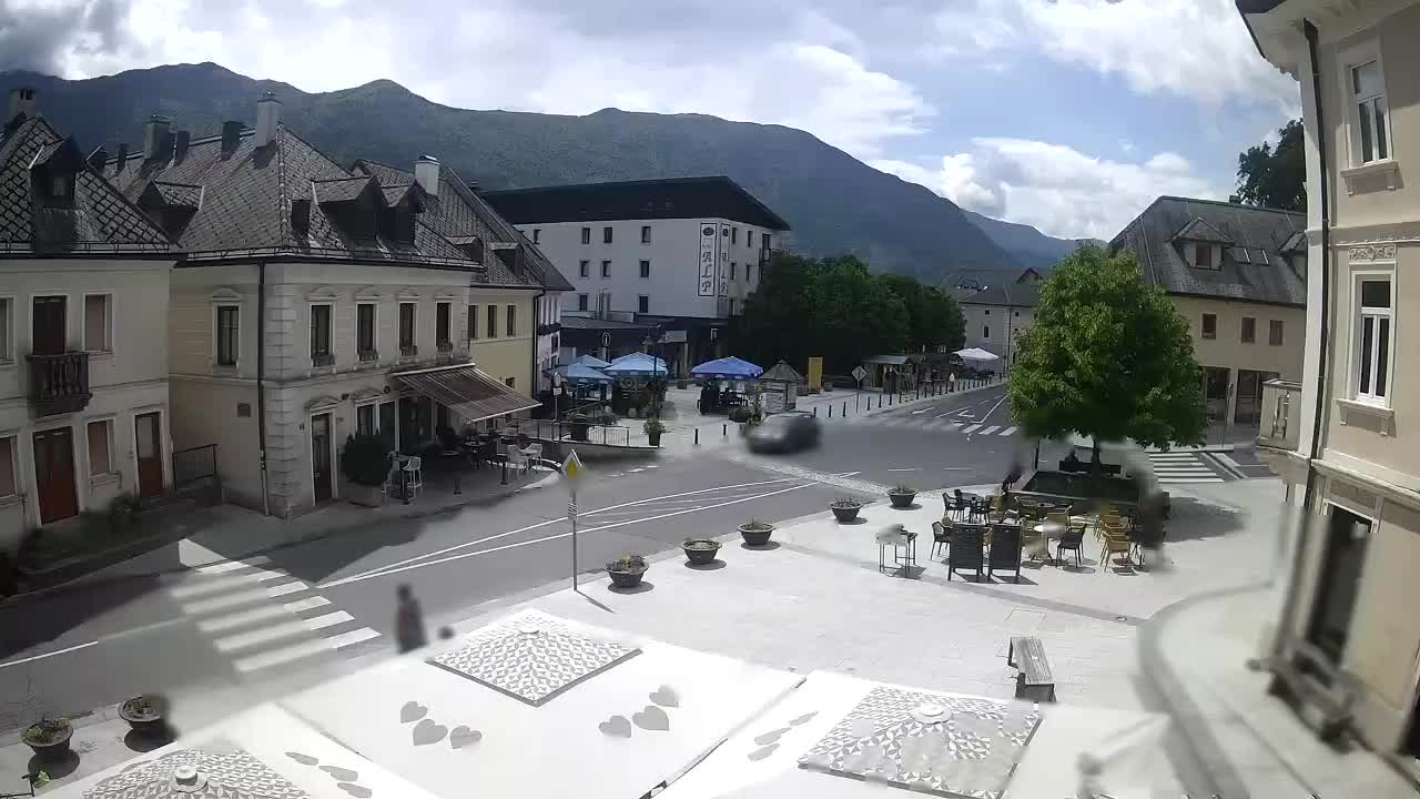 Piazza centrale a Plezzo