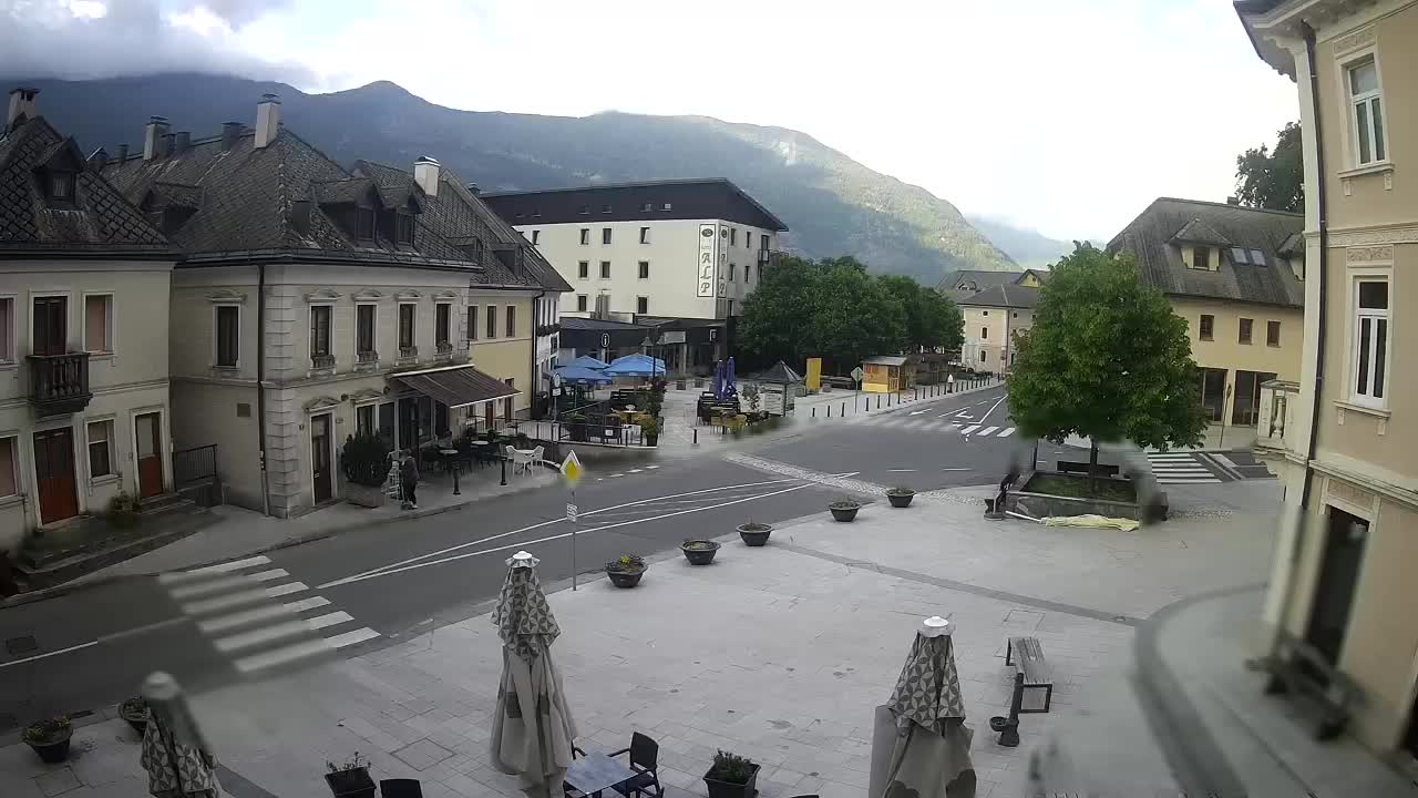 Piazza centrale a Plezzo