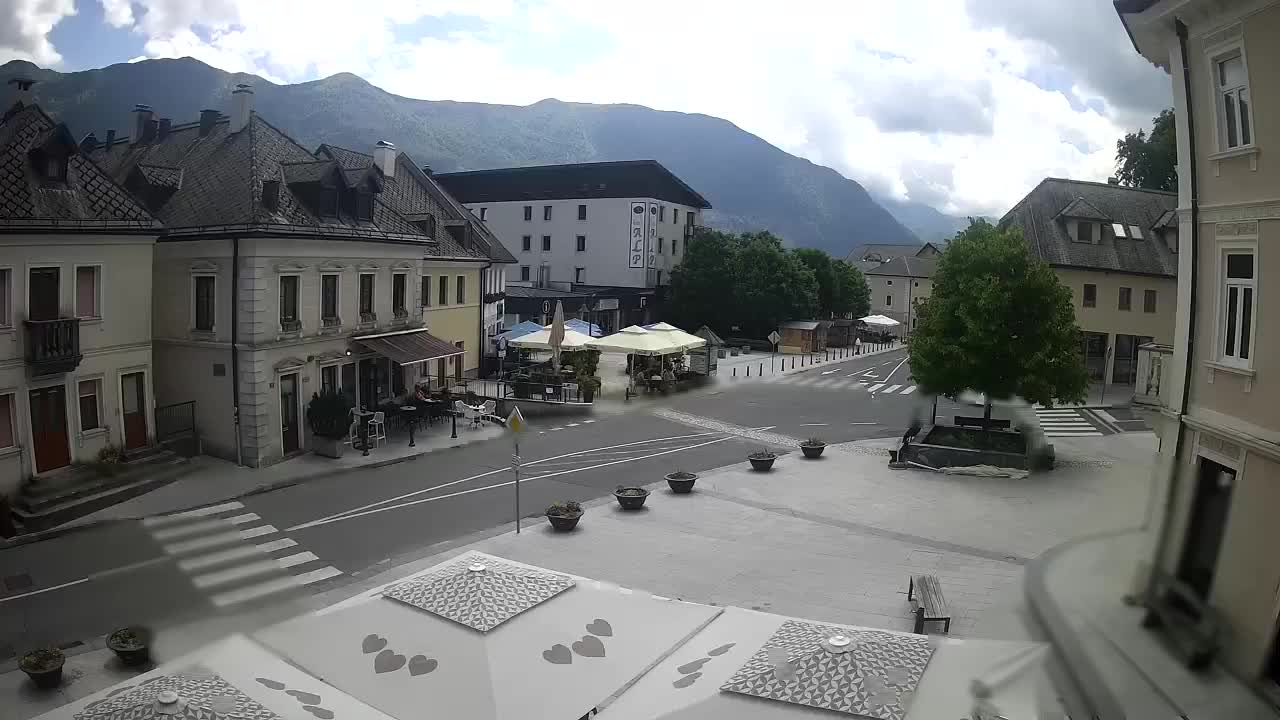 Piazza centrale a Plezzo