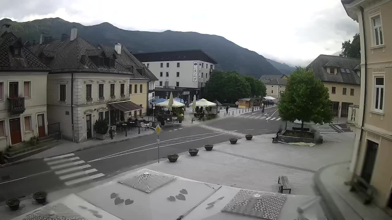 Piazza centrale a Plezzo