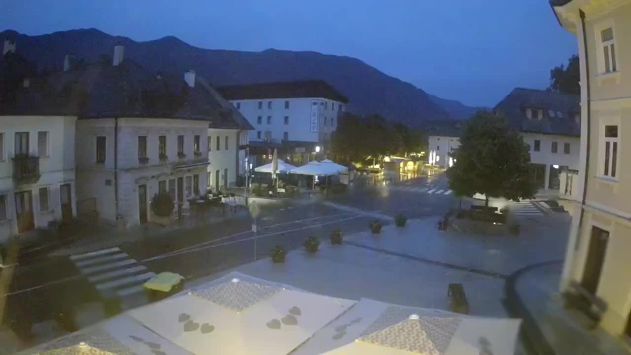 Piazza centrale a Plezzo