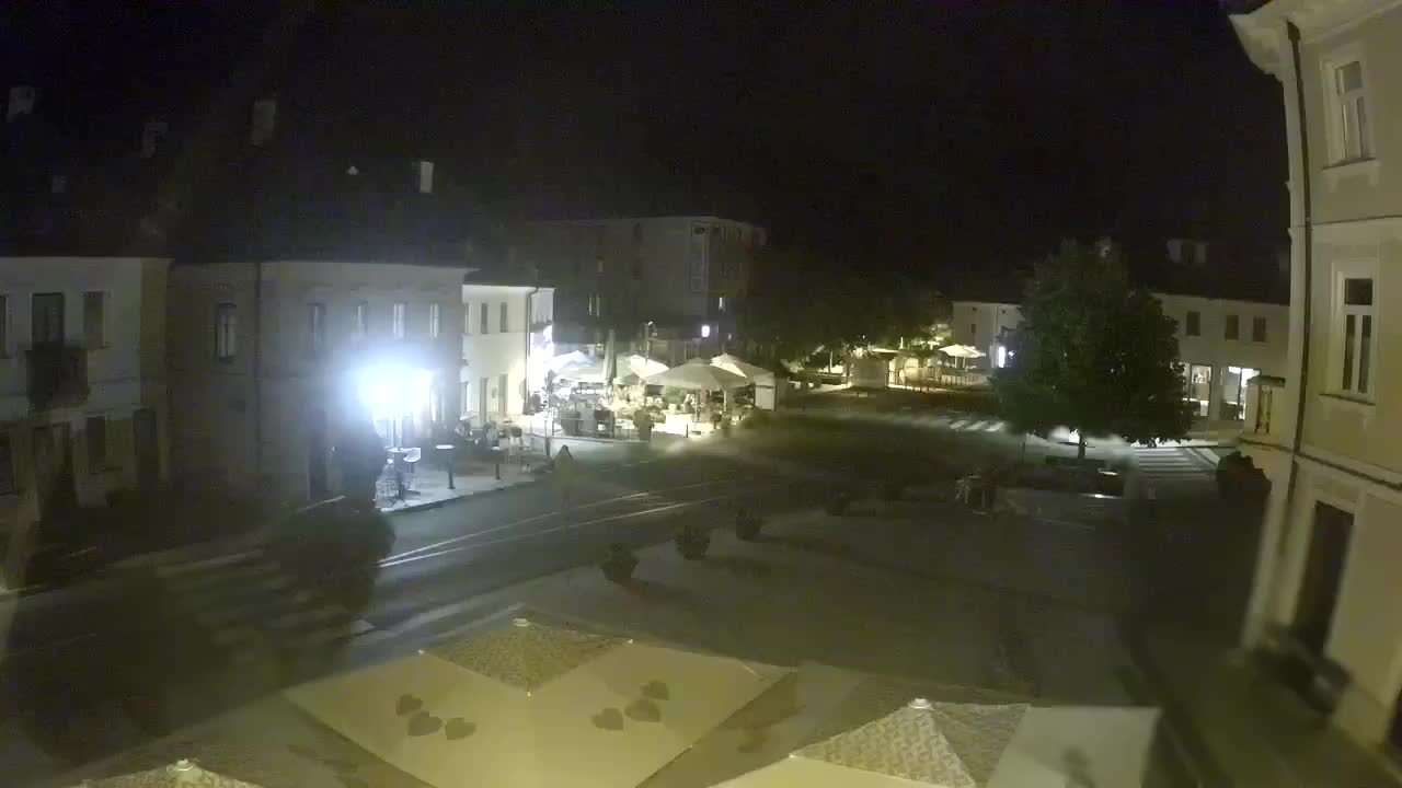 Piazza centrale a Plezzo