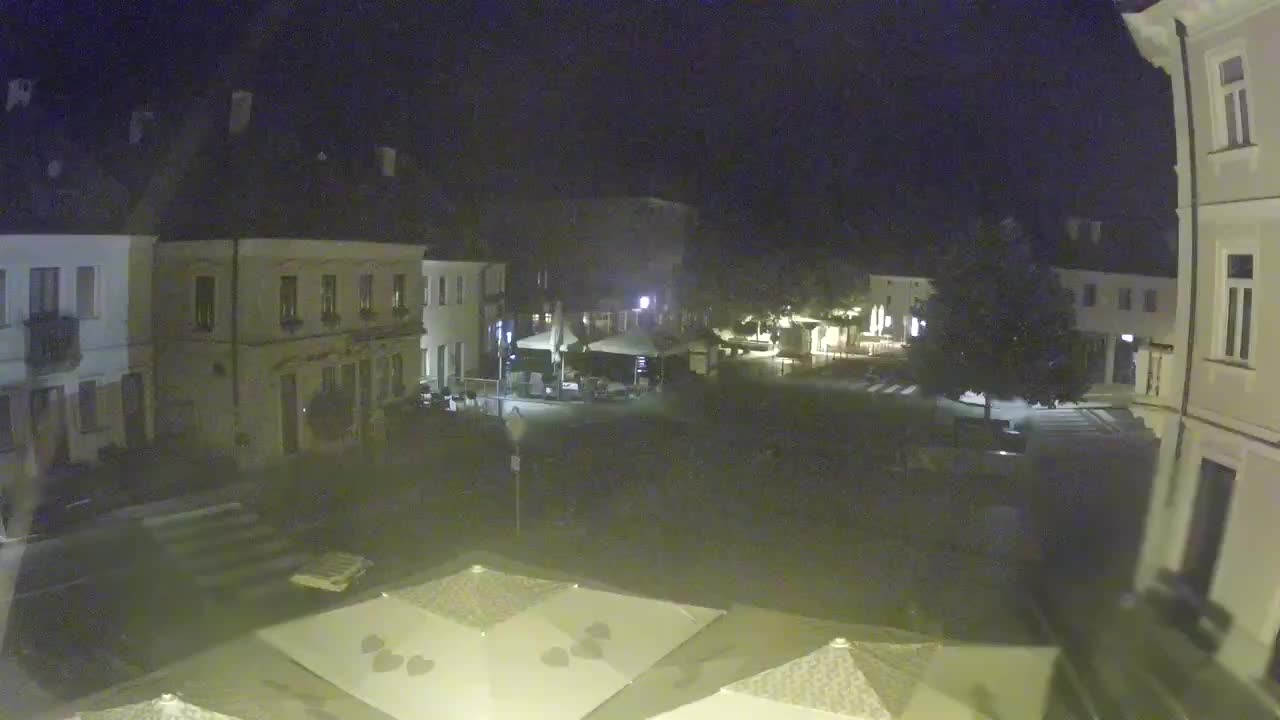 Piazza centrale a Plezzo