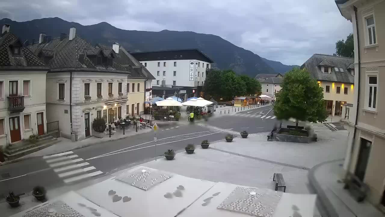 Piazza centrale a Plezzo