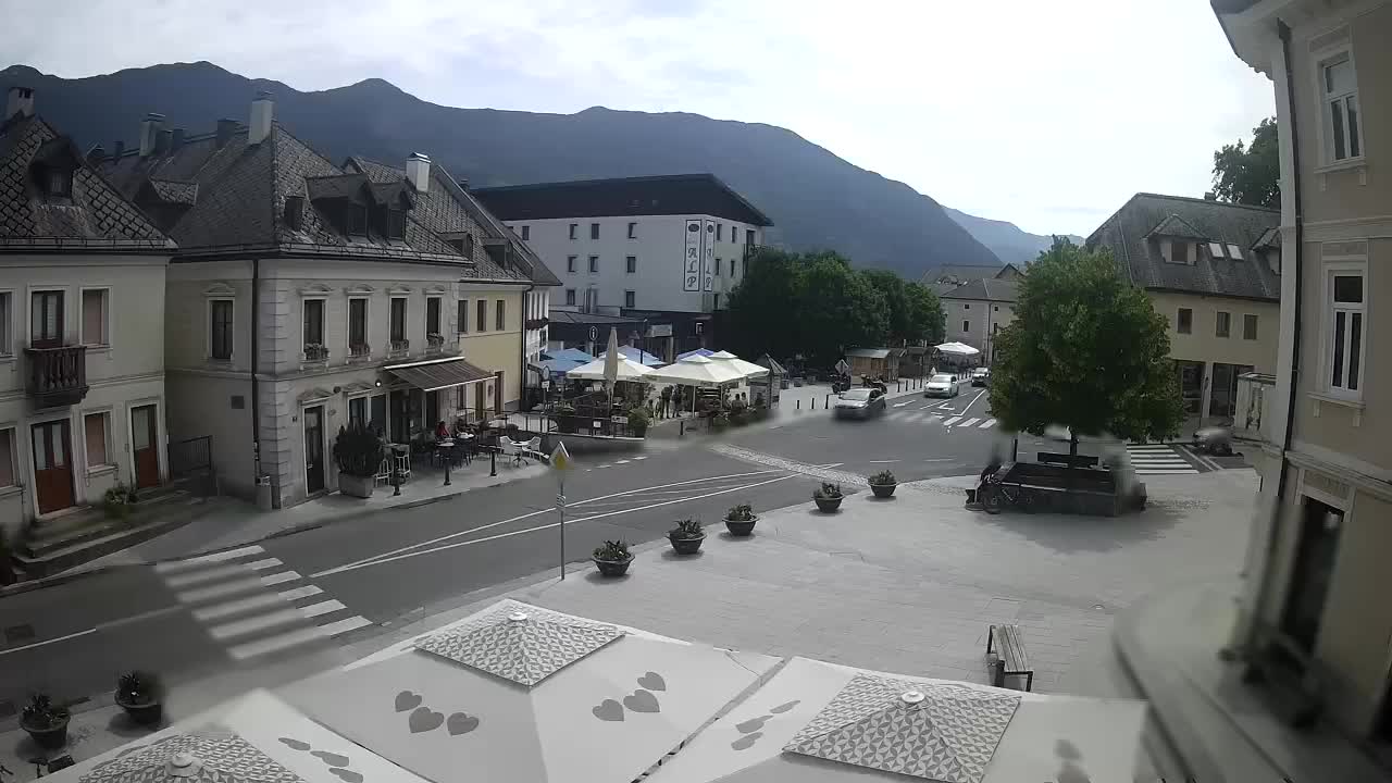 Piazza centrale a Plezzo