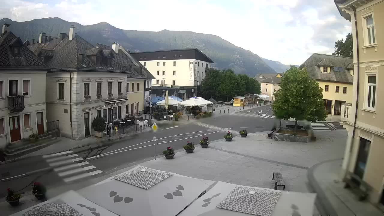 Piazza centrale a Plezzo