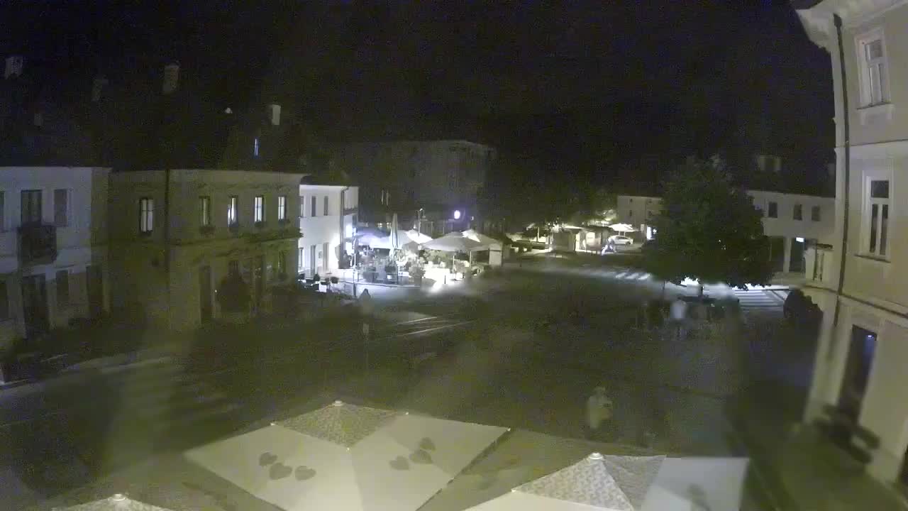 Piazza centrale a Plezzo