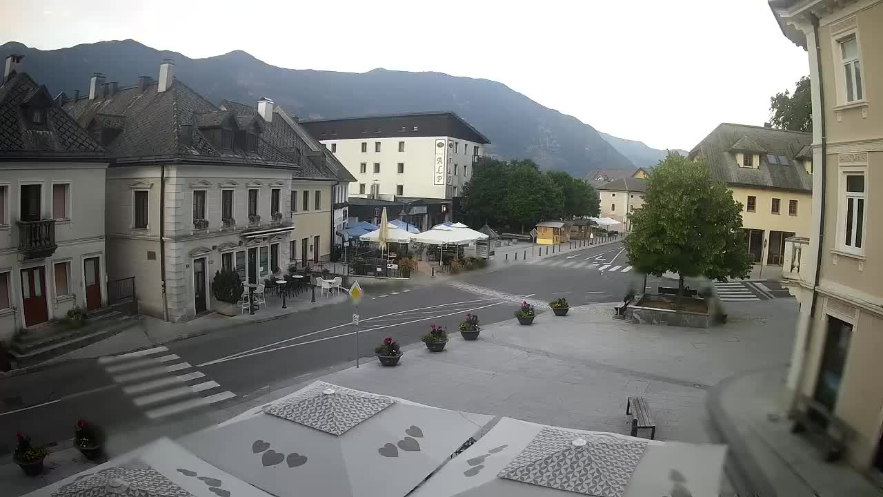 Piazza centrale a Plezzo