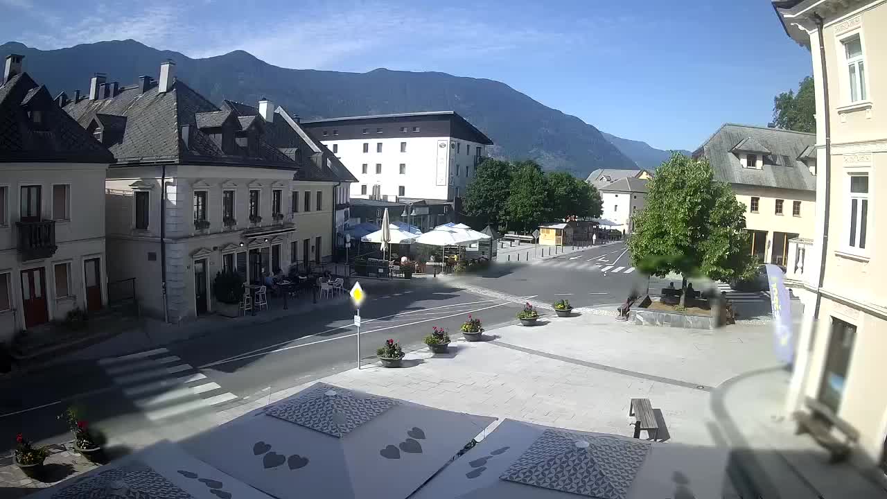 Piazza centrale a Plezzo