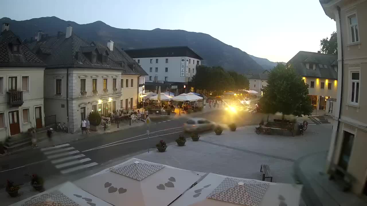 Piazza centrale a Plezzo