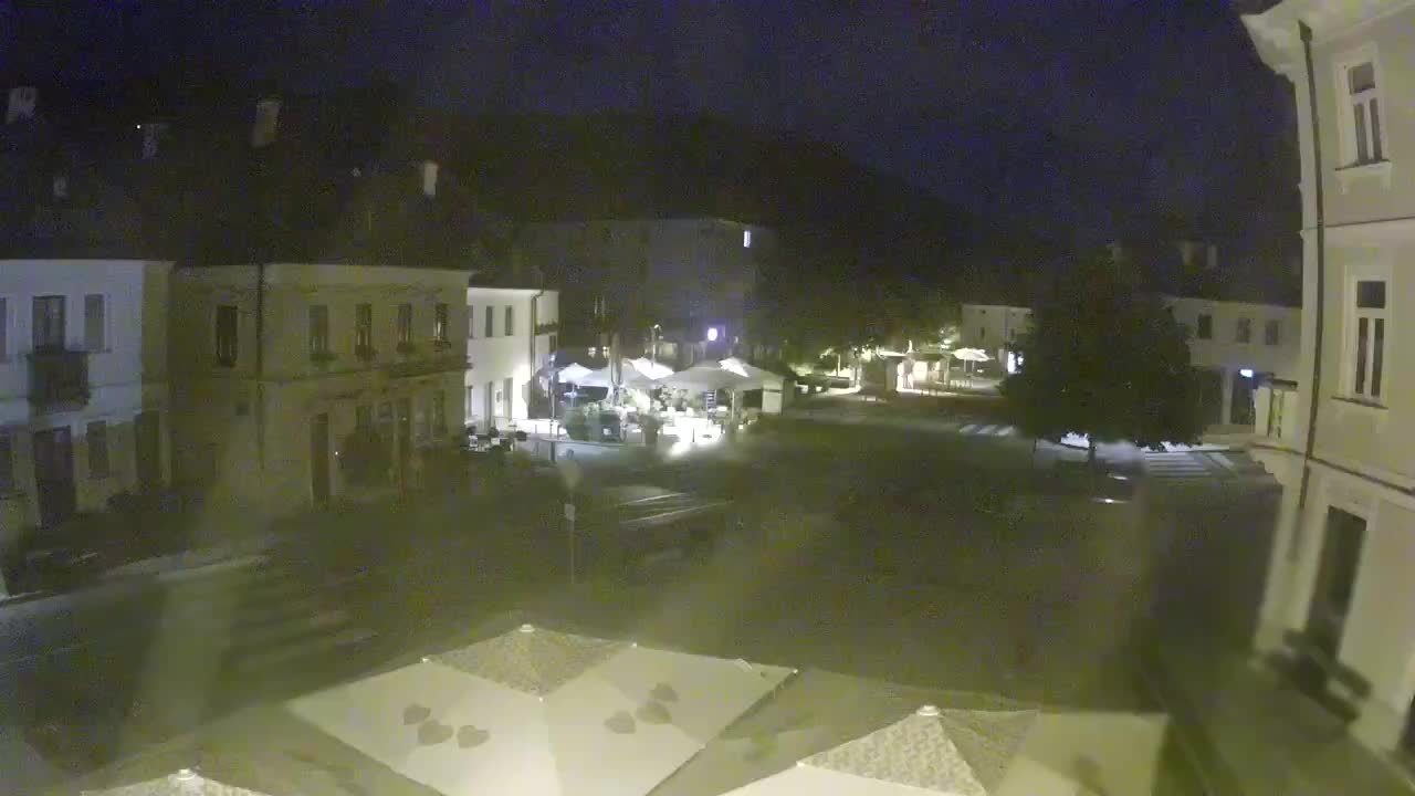 Piazza centrale a Plezzo