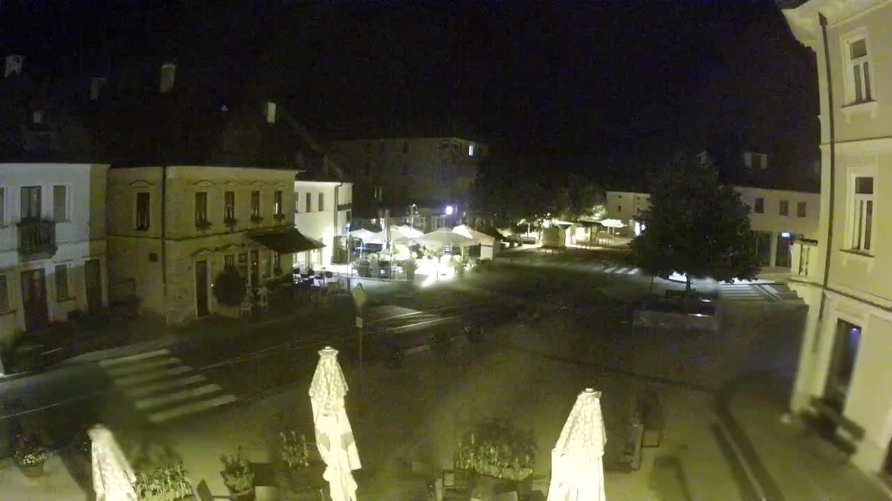 Piazza centrale a Plezzo