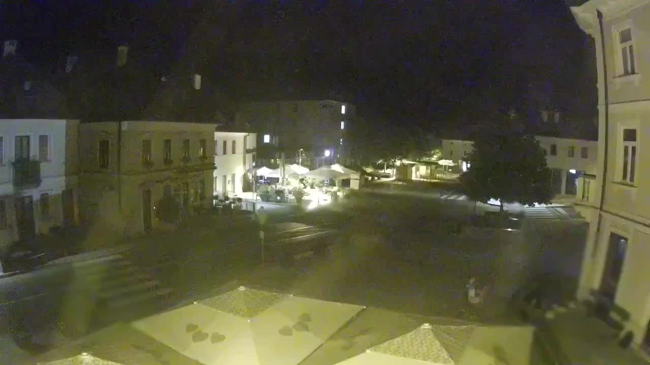 Piazza centrale a Plezzo