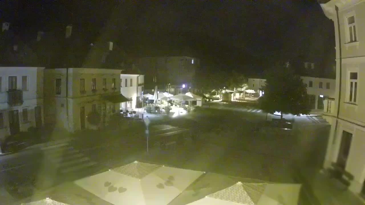 Piazza centrale a Plezzo