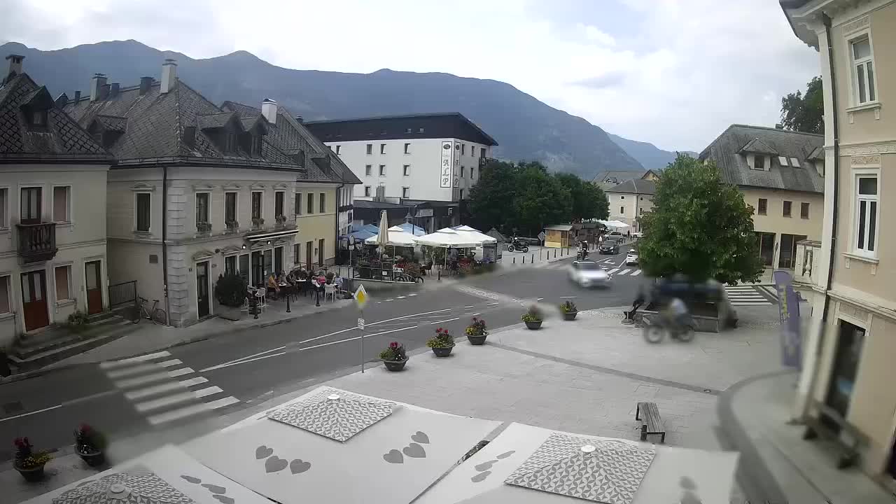 Piazza centrale a Plezzo