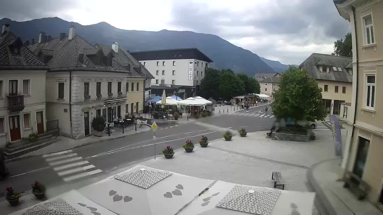 Piazza centrale a Plezzo