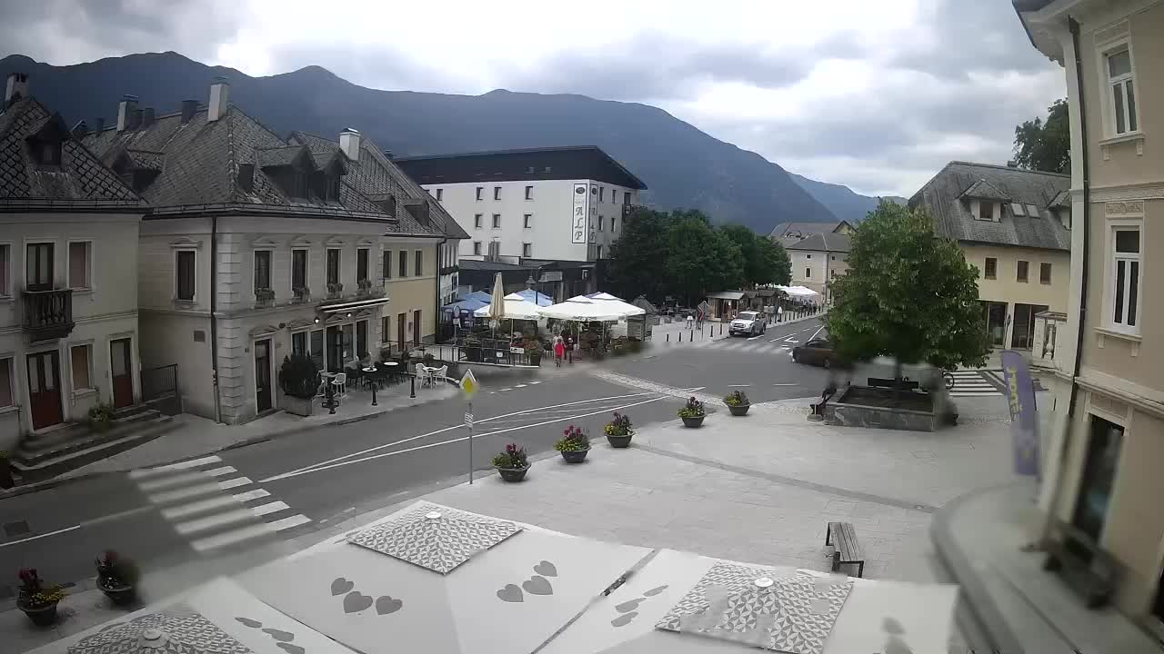 Piazza centrale a Plezzo