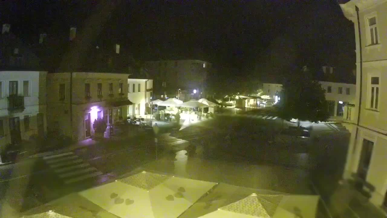 Piazza centrale a Plezzo
