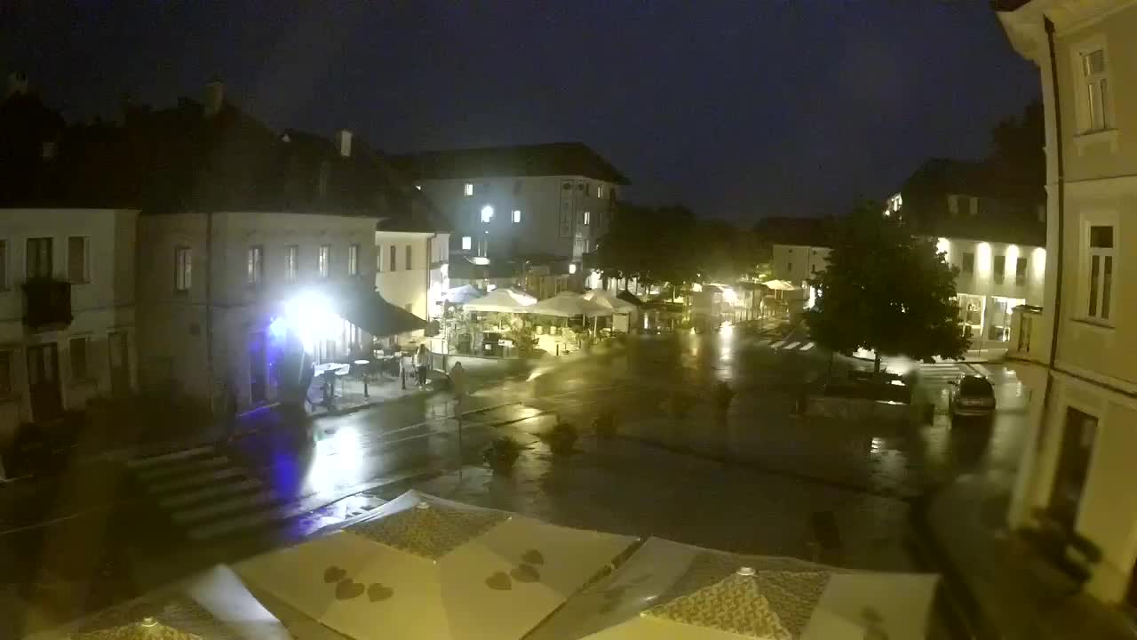 Piazza centrale a Plezzo