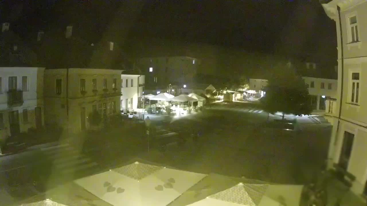 Piazza centrale a Plezzo