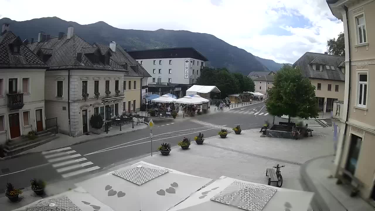 Piazza centrale a Plezzo