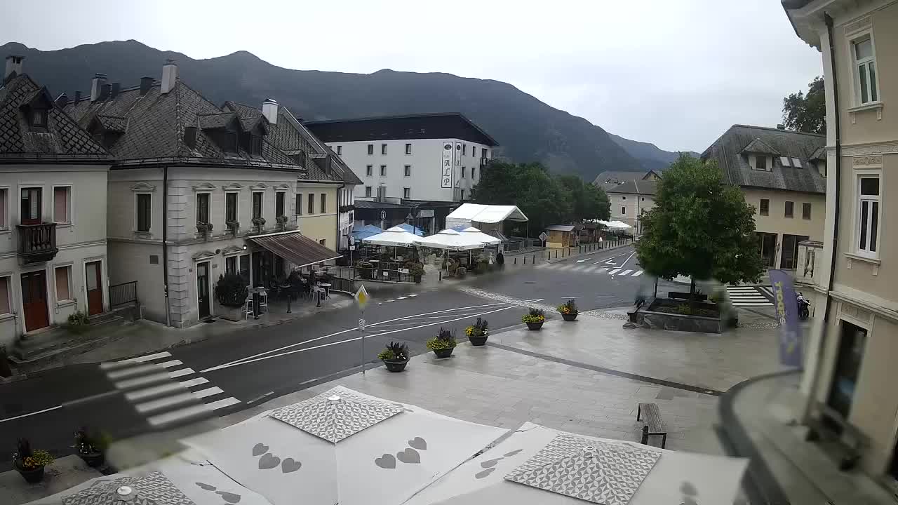 Piazza centrale a Plezzo