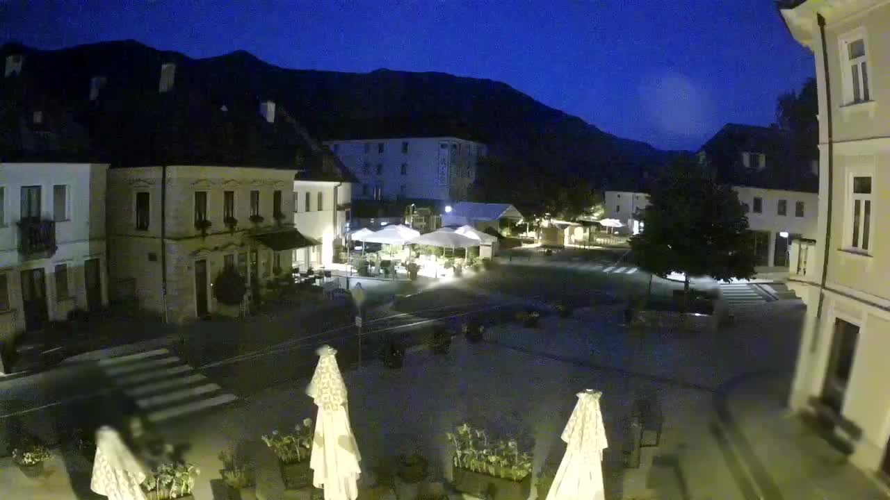 Piazza centrale a Plezzo