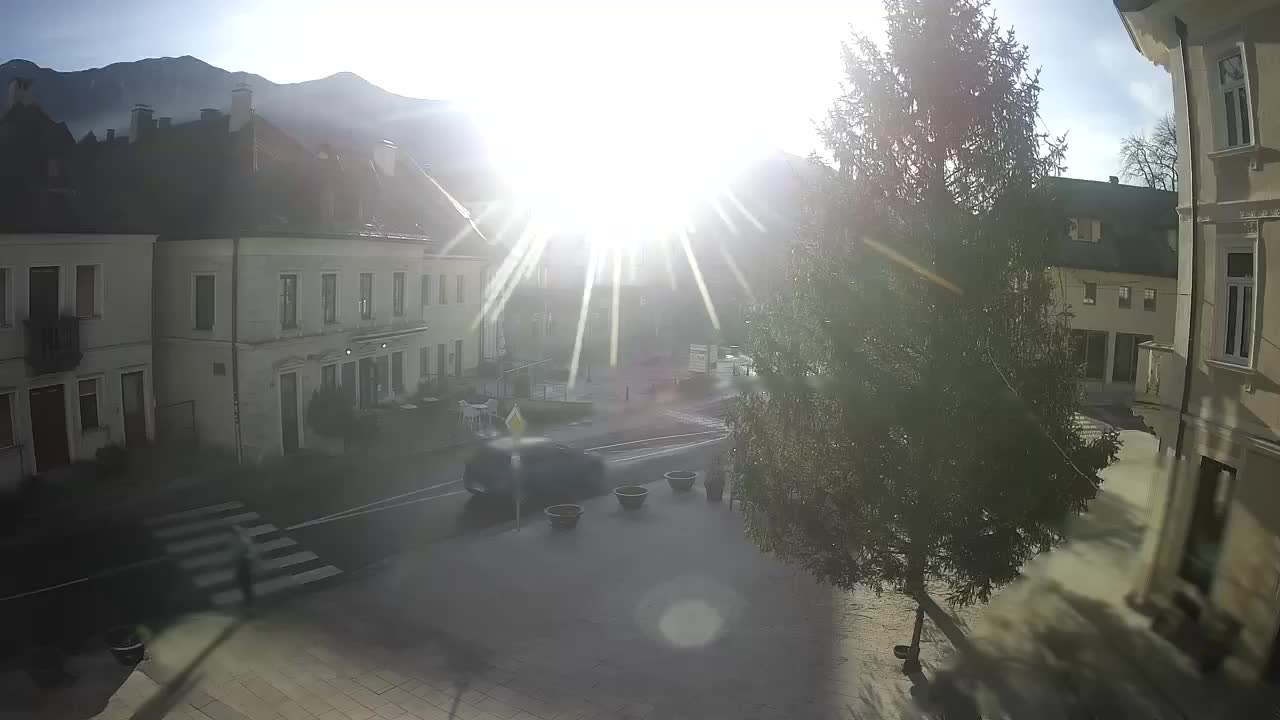 Piazza centrale a Plezzo