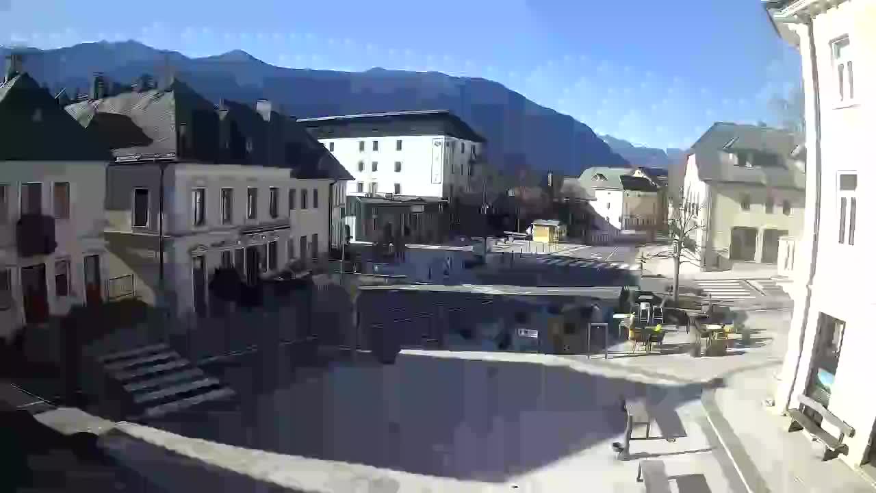 Piazza centrale a Plezzo